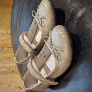 Kid Express Josie Silver Glitter girls dress shoes.